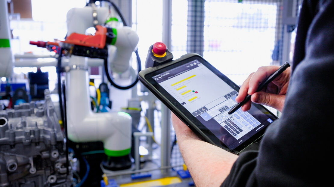 Industrial robot controller with USB port for program backup